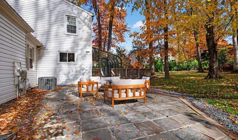 3725 KRYSIA Ct, Annandale, VA 22003 - 5 Beds, 4 Bath