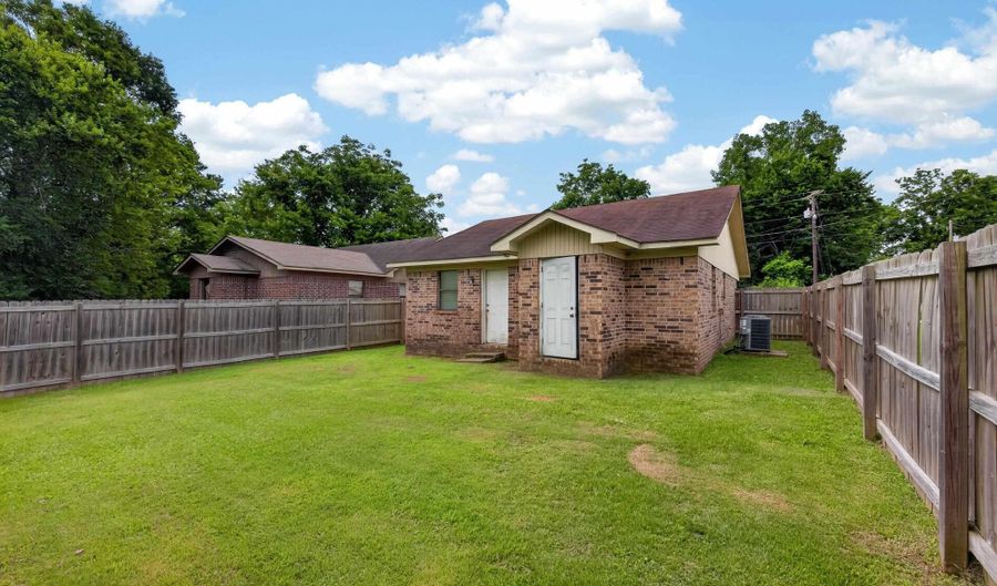 216 Clinton St, Arkadelphia, AR 71923 - 2 Beds, 1 Bath