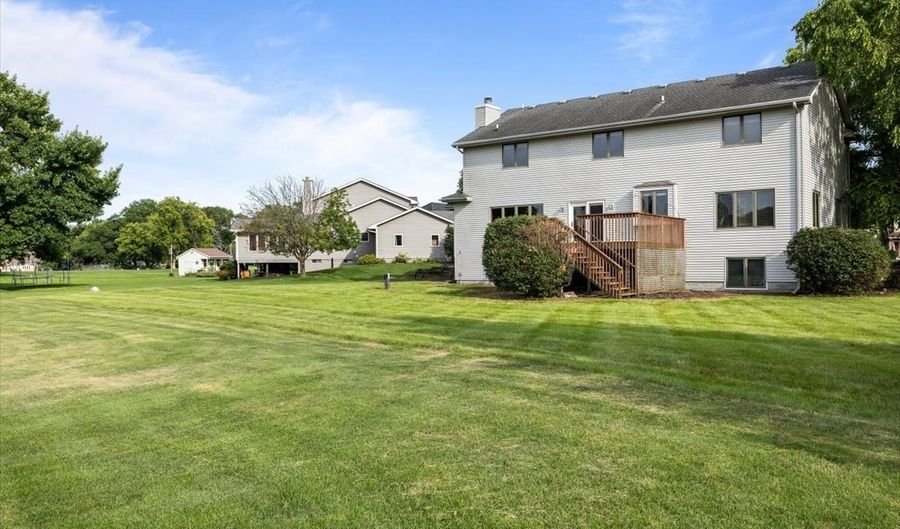 704 SW Coventry Cir, Ankeny, IA 50023 - 4 Beds, 4 Bath