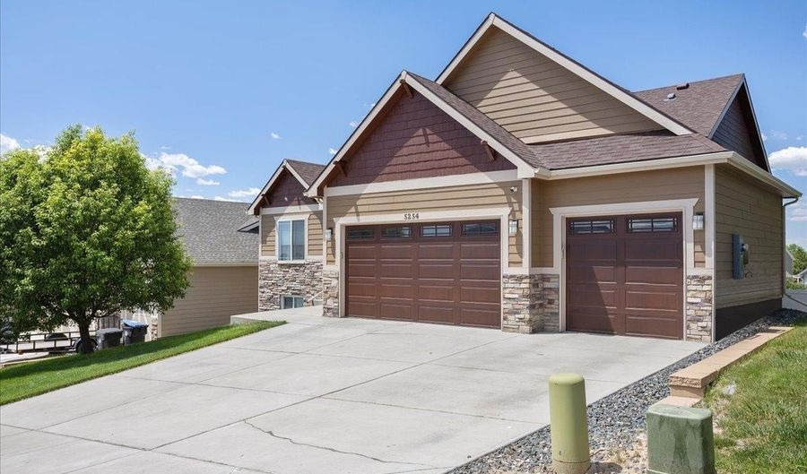5254 SHADOW ROCK Dr, Cheyenne, WY 82009 - 3 Beds, 2 Bath