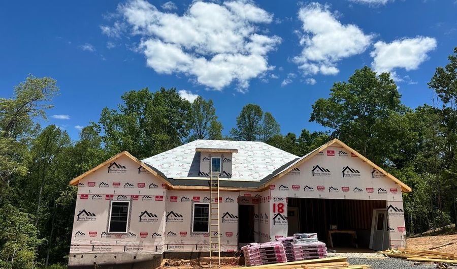 18 Somerset Dr, Appomattox, VA 24522 - 4 Beds, 3 Bath