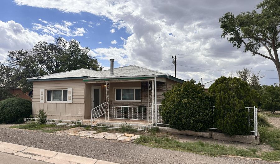 402 Aspen Ave, Carrizozo, NM 88301 - 2 Beds, 1 Bath
