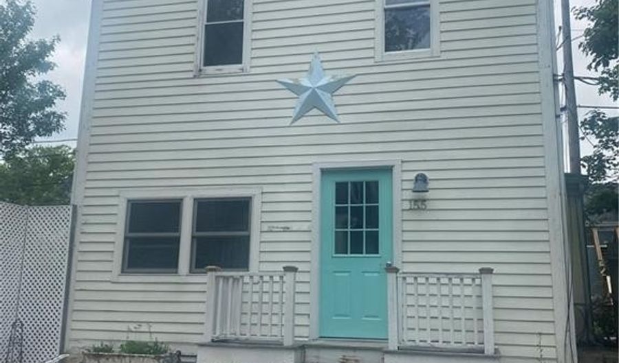 15 Clinton Ave 2, Newport, RI 02840 - 2 Beds, 1 Bath