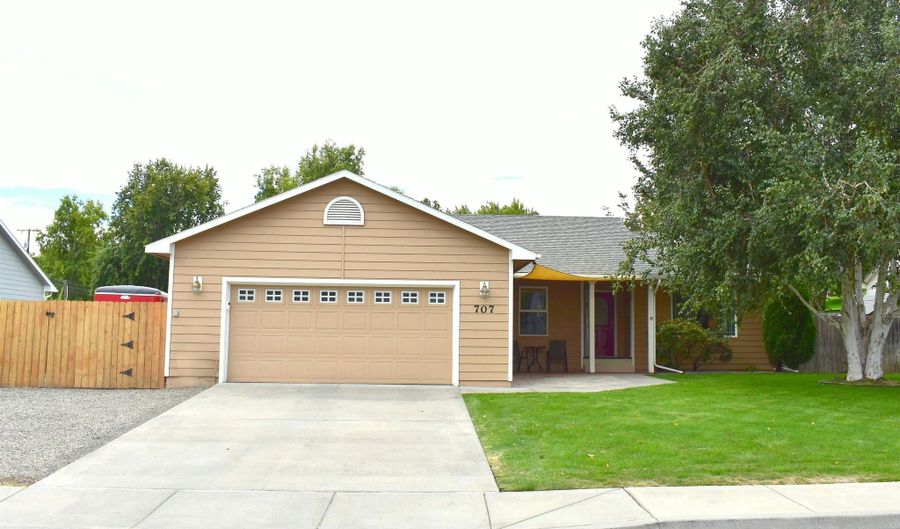 707 W 18th Ct, Kennewick, WA 99337 - 3 Beds, 2 Bath