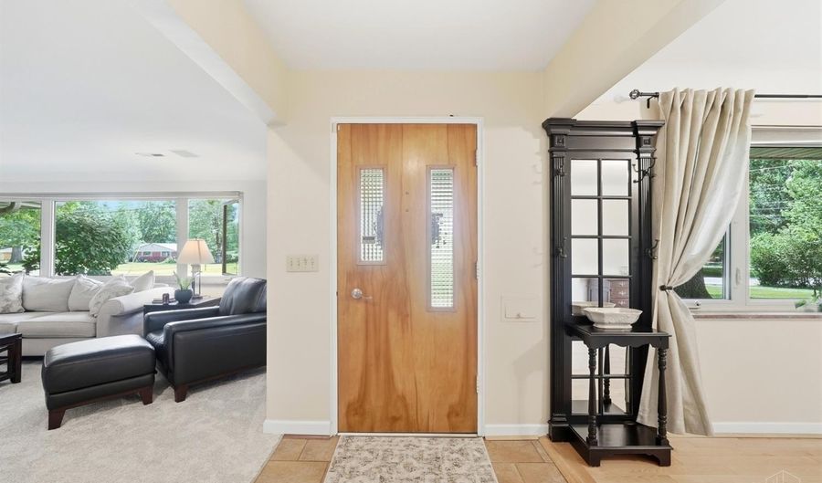 8520 Arborcrest Dr, Amberley, OH 45236 - 3 Beds, 3 Bath