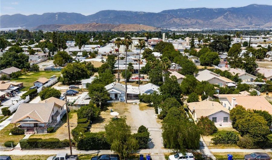 1054 W 10th St, San Bernardino, CA 92411 - 4 Beds, 2 Bath