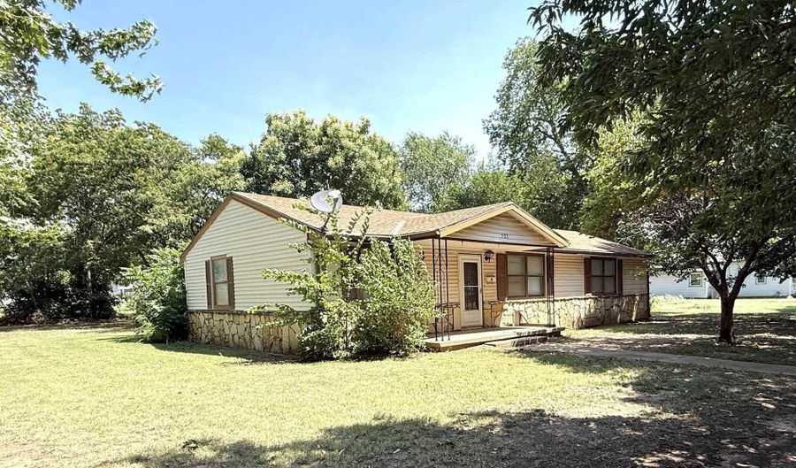 503 E Main St, Anthony, KS 67003 - 2 Beds, 2 Bath