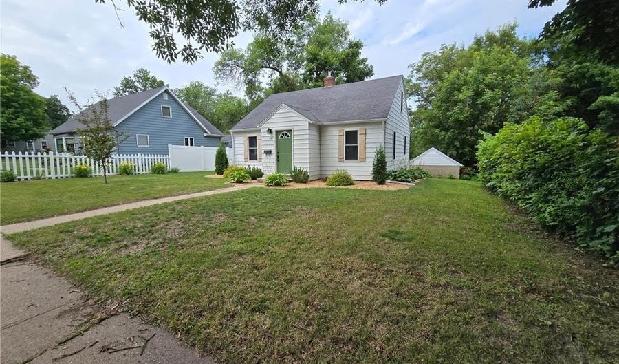 818 Kenwood St, Alexandria, MN 56308 - 3 Beds, 1 Bath