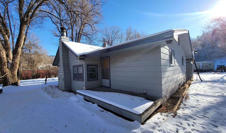 641 Indianapolis Ave, Hot Springs, SD 57747 - 2 Beds, 2 Bath