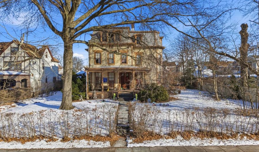 100 BROADWAY, Bayonne, NJ 07002 - 8 Beds, 2 Bath