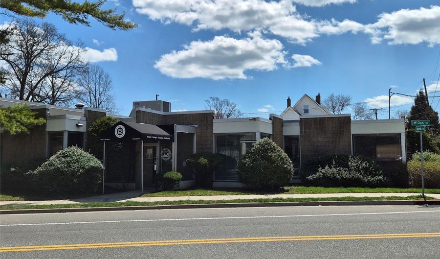 121 W Oak St, Amityville, NY 11701 - 0 Beds, 0 Bath