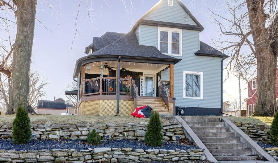 703 13th St, Auburn, NE 68305 - 4 Beds, 3 Bath