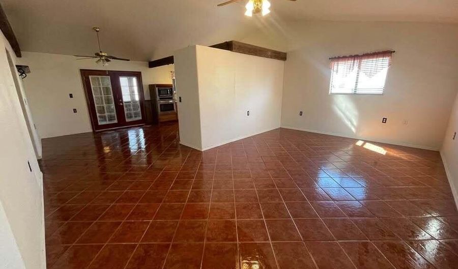 1094 N Pomerene Rd, Benson, AZ 85602 - 4 Beds, 6 Bath