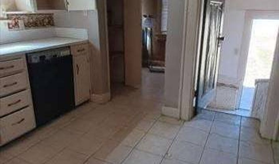 905 N 10th St, Beatrice, NE 68310 - 4 Beds, 1 Bath
