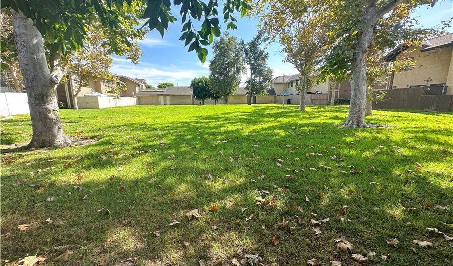 958 S Crossbow Ln 8, Anaheim, CA 92804 - 2 Beds, 2 Bath