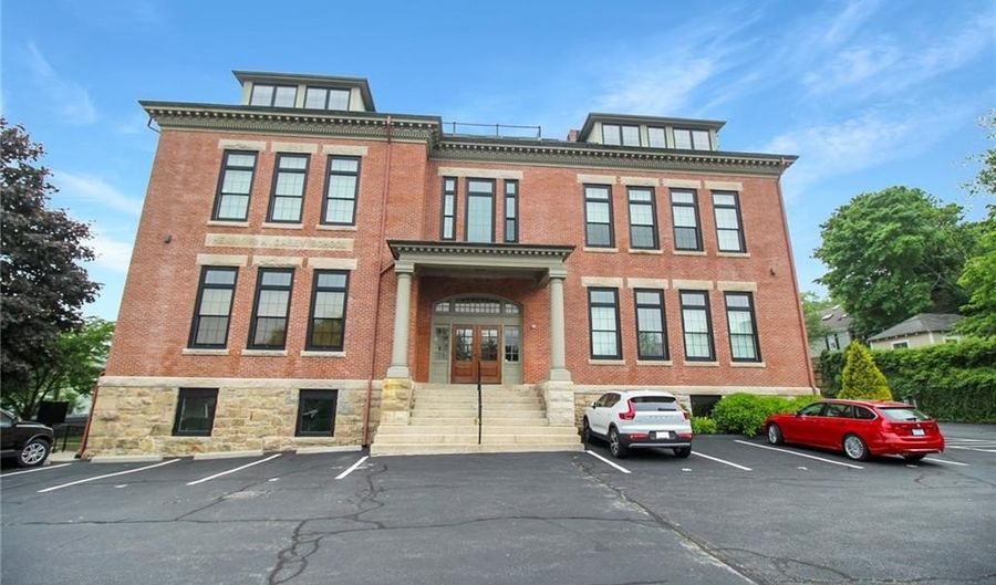 32 Carey Street St, Newport, RI 02840 - 2 Beds, 2 Bath