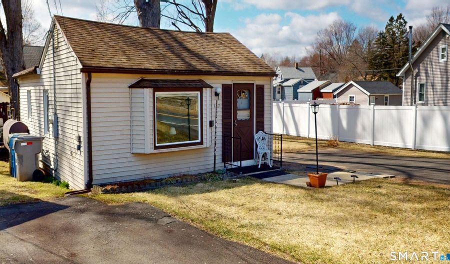 137 Brook St, Bristol, CT 06010 - 1 Beds, 1 Bath