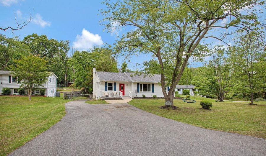 976 SHORE ACRES Rd, Arnold, MD 21012 - 2 Beds, 1 Bath