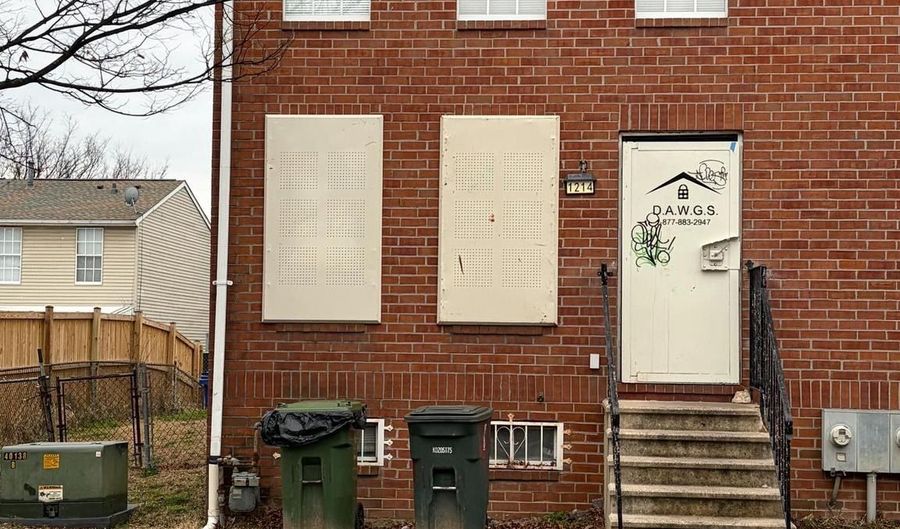 1214 N WOODYEAR St, Baltimore, MD 21217 - 3 Beds, 2 Bath