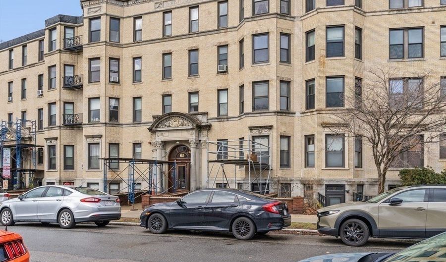 63 Park Dr 63, Boston, MA 02215 - 4 Beds, 1 Bath