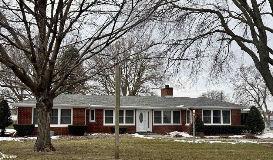 1301 Plum St, Atlantic, IA 50022 - 2 Beds, 2 Bath