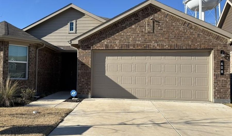 608 Breckenridge Park Dr, Alvarado, TX 76009 - 4 Beds, 2 Bath