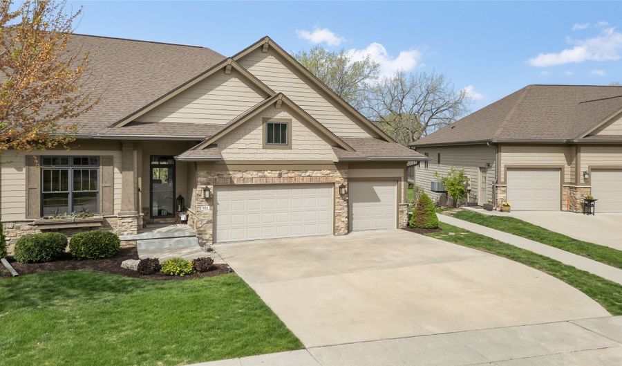 904 Eagle Creek Blvd SW, Altoona, IA 50009 - 3 Beds, 3 Bath