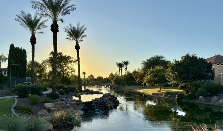 846 E MEAD Dr, Chandler, AZ 85249 - 5 Beds, 4 Bath