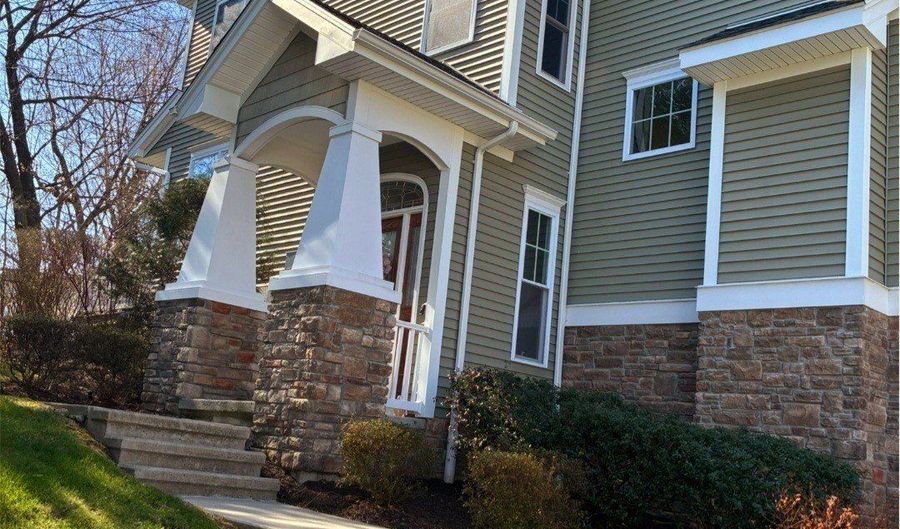 1 Lawrence Ave 1, Danbury, CT 06810 - 3 Beds, 3 Bath