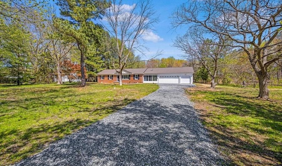 2475 W DENNEYS Rd, Dover, DE 19904 - 4 Beds, 2 Bath