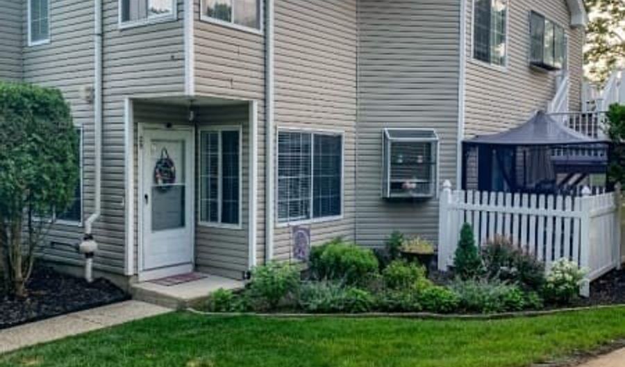 25 Stevens Ct, Bedminster, NJ 07921 - 2 Beds, 3 Bath