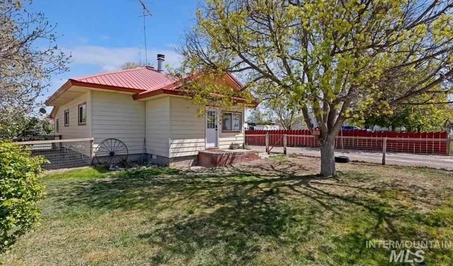 931 Robertson St, Buhl, ID 83316 - 3 Beds, 2 Bath
