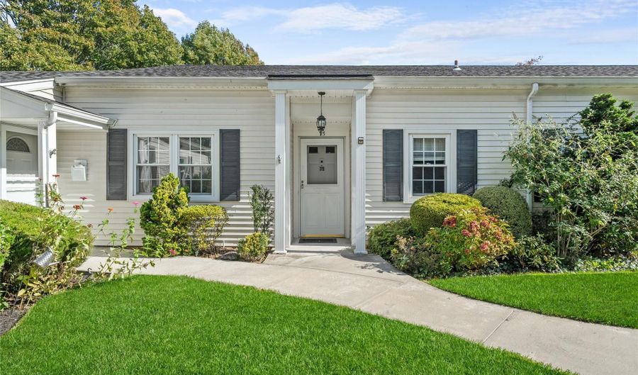 75 Harbor N, Amityville, NY 11701 - 2 Beds, 2 Bath