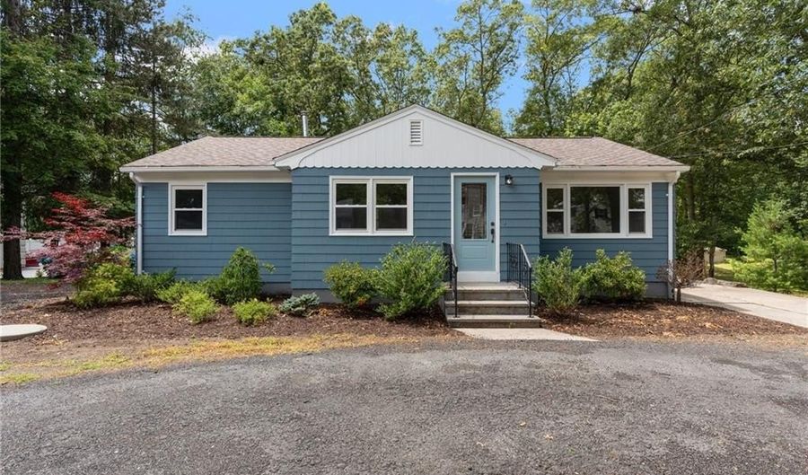 14 Bishop Hill Rd, Johnston, RI 02919 - 3 Beds, 1 Bath