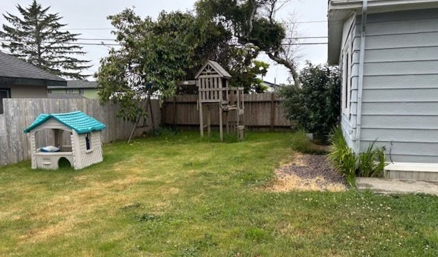 1117 FIFIELD St, Brookings, OR 97415 - 3 Beds, 2 Bath