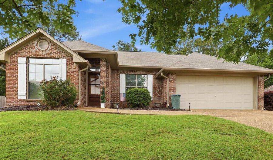 326 Fairview Dr, Brandon, MS 39047 - 3 Beds, 2 Bath
