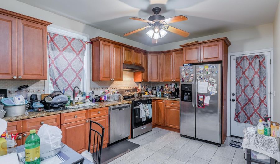 27 W 4TH St, Bayonne, NJ 07002 - 6 Beds, 2 Bath