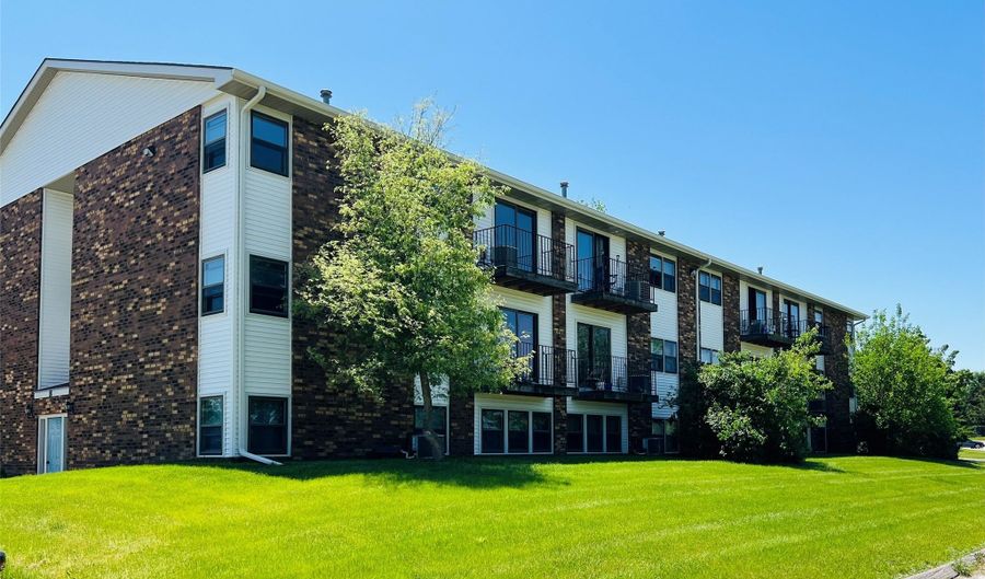 2121 Greene St, Adel, IA 50003 - 33 Beds, 24 Bath