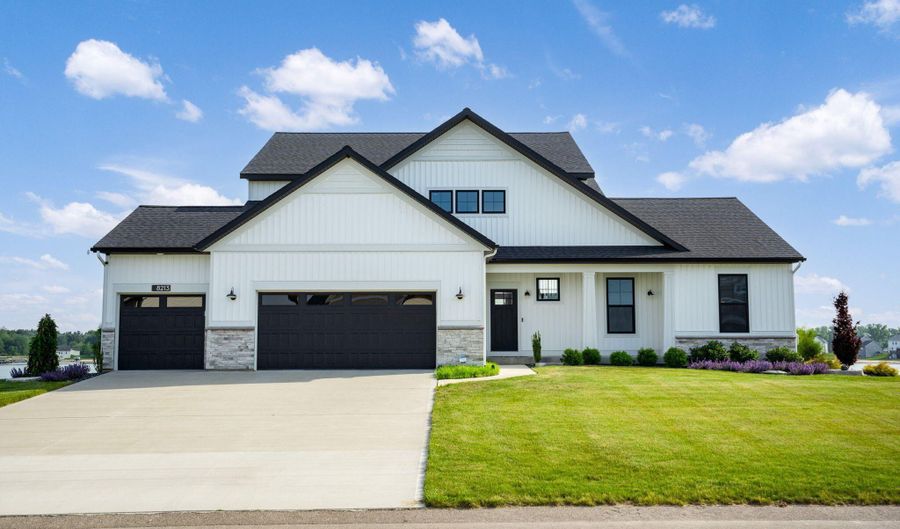 8213 Placid Waters Dr, Allendale, MI 49401 - 5 Beds, 3 Bath