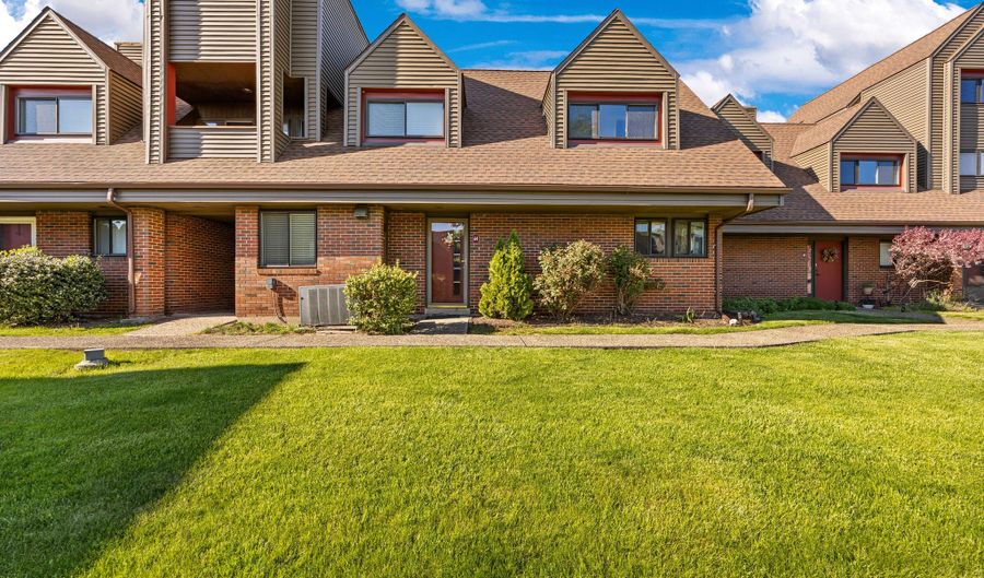 64 Montoya Dr 64, Branford, CT 06405 - 2 Beds, 2 Bath