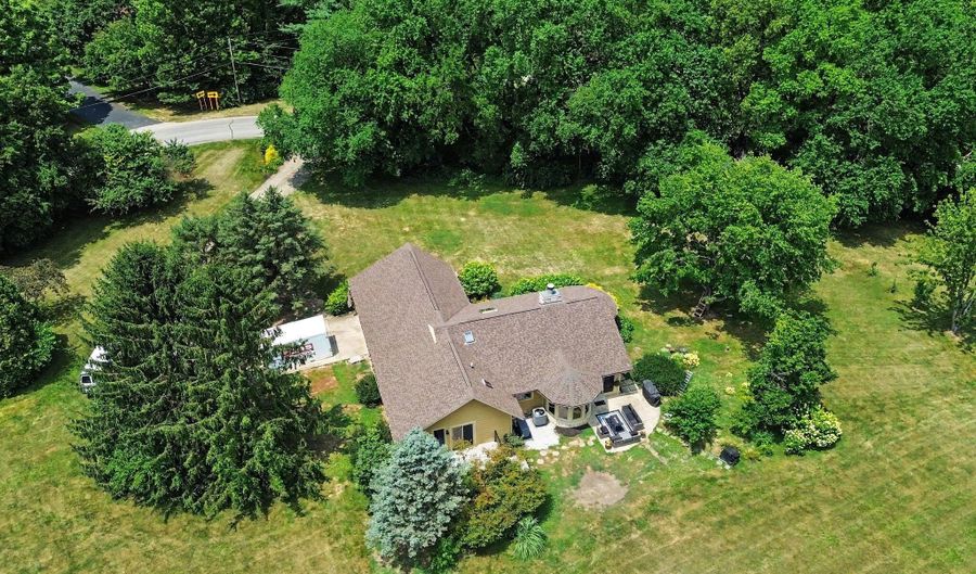 7543 S Bloomfield Royalton Rd, Ashville, OH 43103 - 3 Beds, 2 Bath