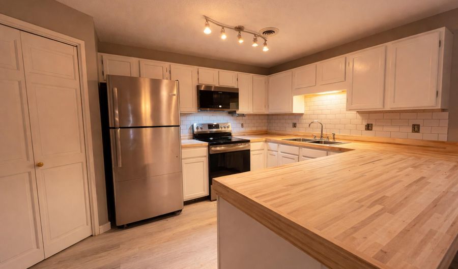 112 Franklin St, Bangor, ME 04401 - 2 Beds, 2 Bath