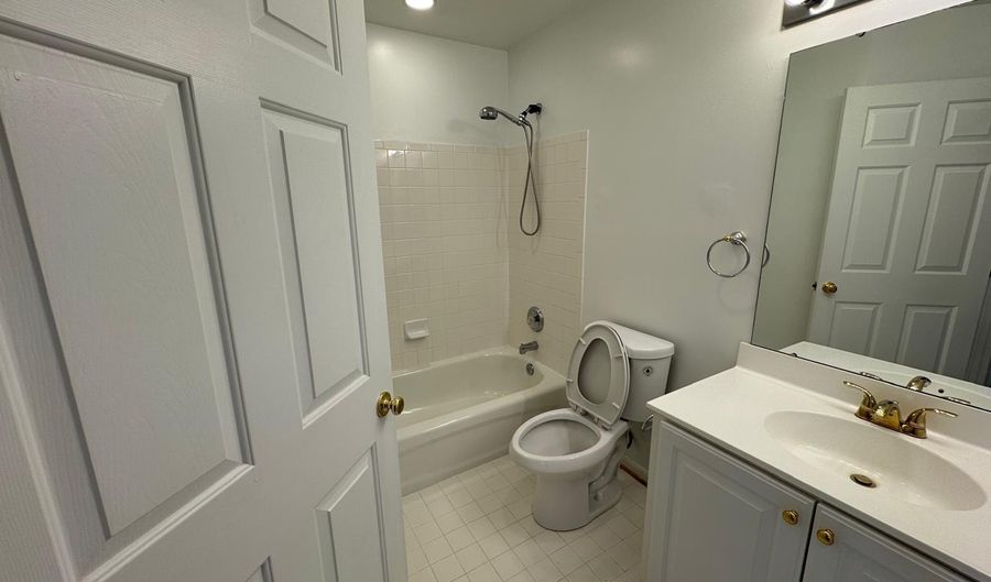 5025 MURTHA St, Alexandria, VA 22304 - 3 Beds, 3 Bath