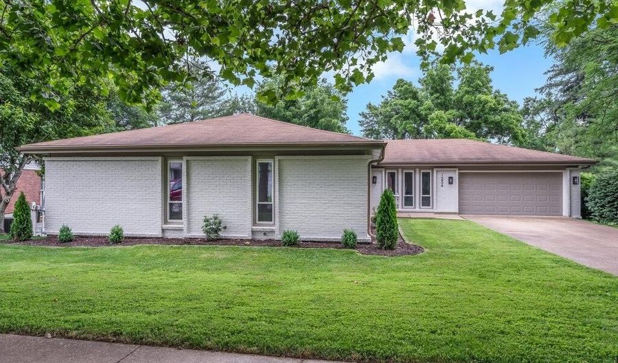 1254 Jade Wind Cir, Ballwin, MO 63011 - 4 Beds, 2 Bath