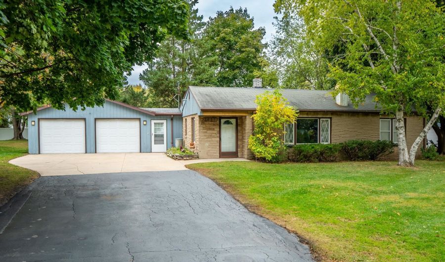 2427 BARBARA Ave, Appleton, WI 54915 - 2 Beds, 1 Bath