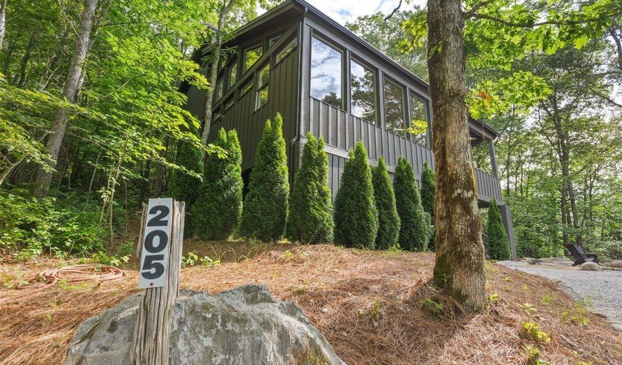 205 Autumn Valley Ln, Scaly Mountain, NC 28775 - 2 Beds, 2 Bath