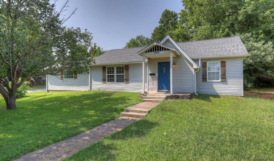 504 E 6th St, Baxter Springs, KS 66713 - 4 Beds, 2 Bath