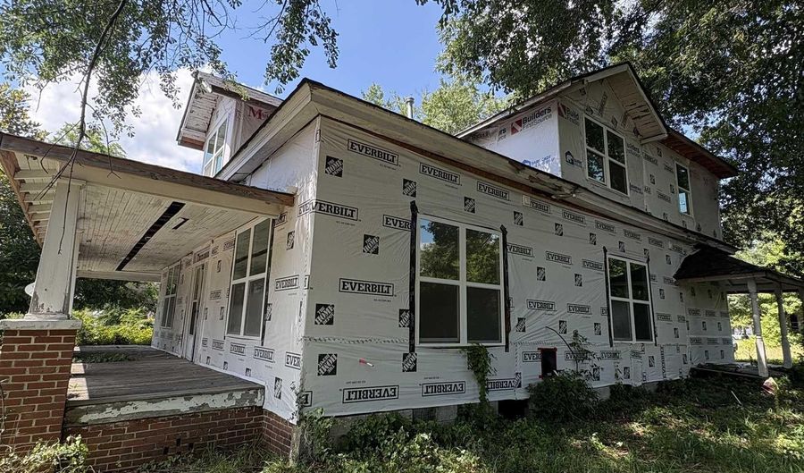 138 S Pine St, Batesburg, SC 29006 - 4 Beds, 3 Bath