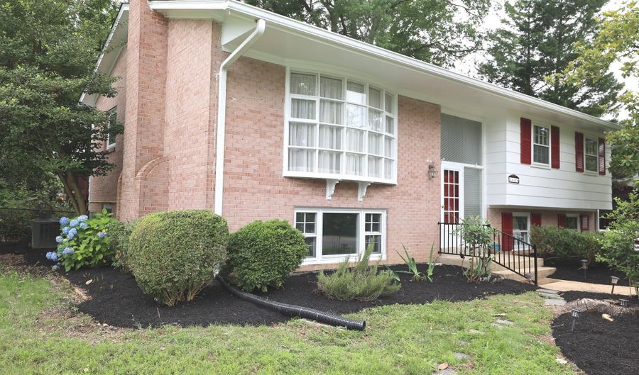 1205 COLLINGWOOD Rd, Alexandria, VA 22308 - 4 Beds, 3 Bath