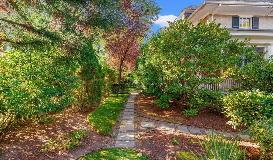 3825 INGOMAR St NW, Washington, DC 20015 - 5 Beds, 5 Bath
